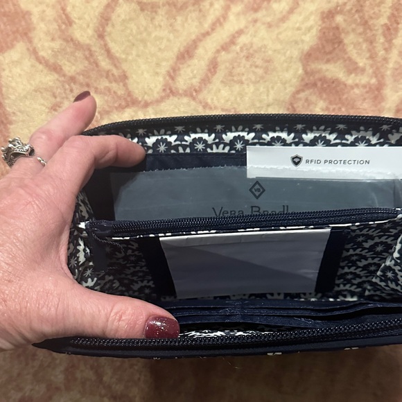 NWT Vera Bradley Navy Owl Print Quilted Wallet - Picture 2 of 2